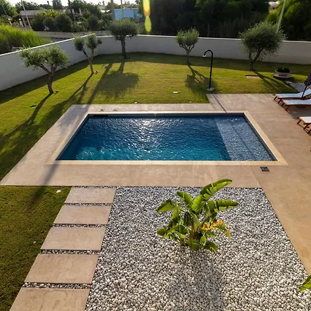 Olive Champagne Con Piscina Privata