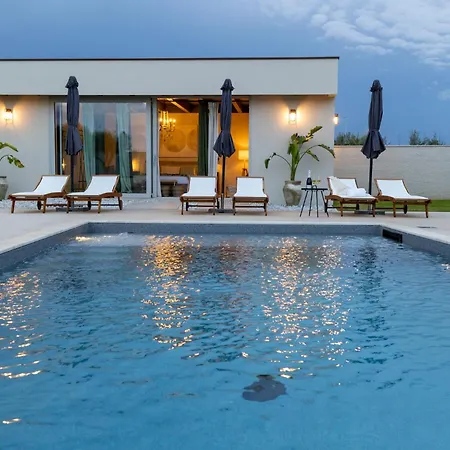 Olive & Champagne Con Piscina Privata *
