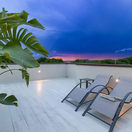 Olive Champagne Con Piscina Privata