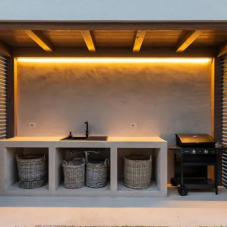 Olive Champagne Con Piscina Privata *