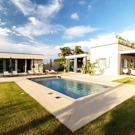 Olive Champagne Con Piscina Privata